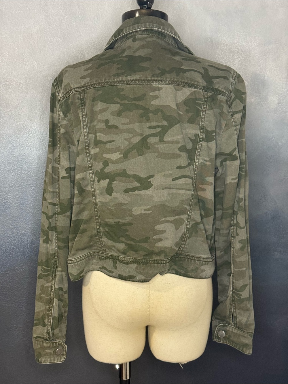 LOFT Green Camo Denim Jacket Women's Medium Cotton Button Front Utility Casual - Picture 4 of 8